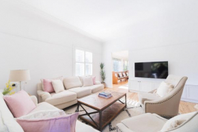 La Villette sleeps 9 fireplace BBQ Pet Friendly, Katoomba